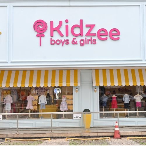 FACHADA DA LOJA, PORTA E VITRINES EM VIDRO TEMPERADO - LOJA KIDZee